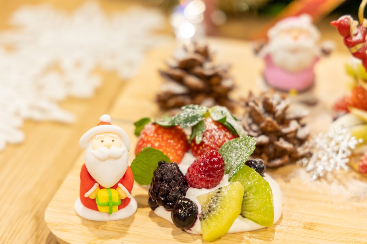 BRUNOコンパクトホットプレートレシピ 手作りパンケーキを使ってクリスマスツリーとリースのデザート を作ってみよう - お役立ちコラム