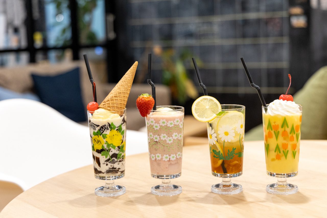 アデリアレトログラスに似合うドリンク」レシピ特集！バイタミックスも 